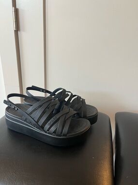 CROCS Women's Black Strappy Platform Sandal
